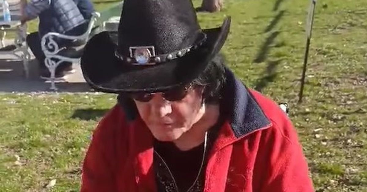 "Pijem šaku lekova, borim se" Milić Vukašinović o oporavku nakon amputacije noge "Ugojio sam se, morali su..."