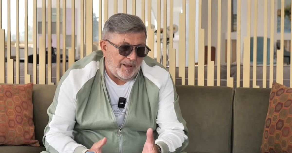 Od svog velikog hita kupio nekretninu: Pevač je na estradi 51 godinu, niko ne veruje koliko godina ima