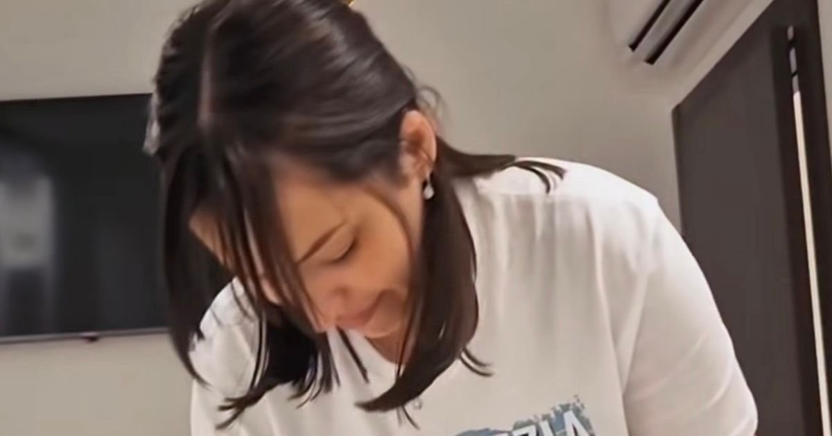 Pevačica se oglasila, njena ćerka završila na inhalaciji: Nedavno se porodila, sad oglasila zbog problema