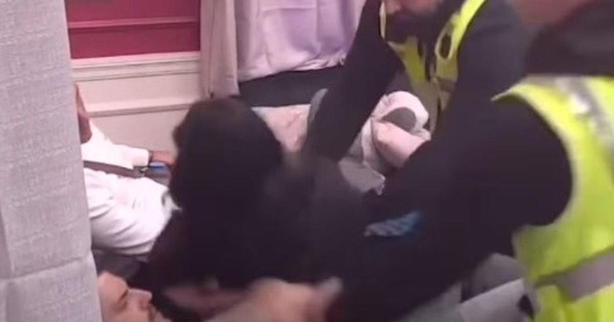 Počeo da je davi, obezbeđenje odmah doletelo: Maja skočila na Asmina, produkcija reagovala