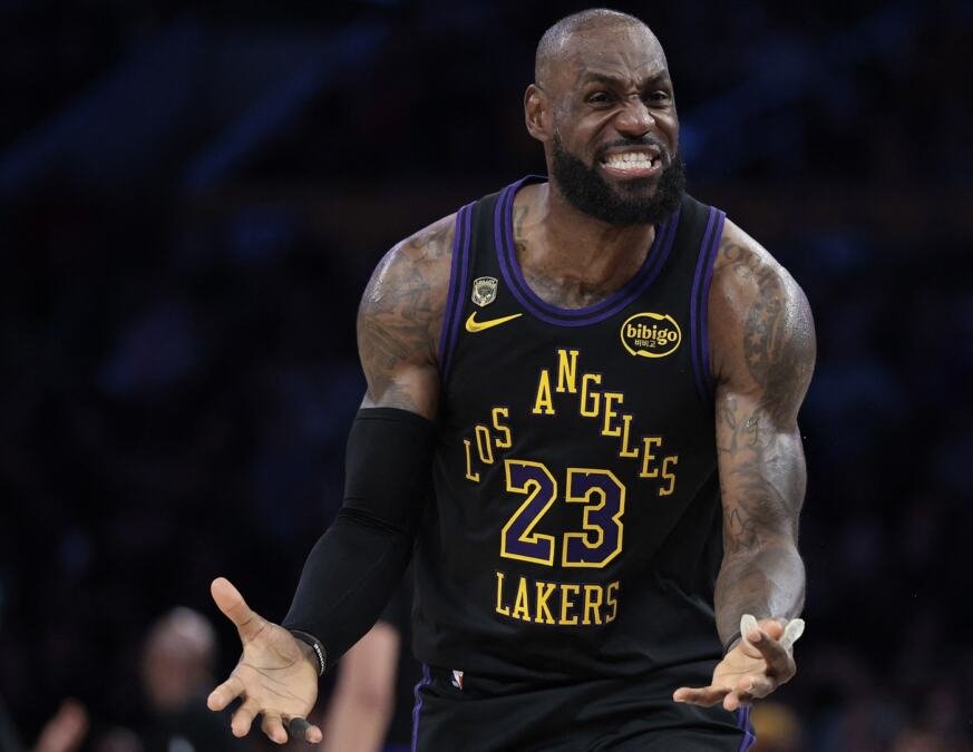 ČOVEK U 41. GODINI PRAVI NEVIĐENA ČUDA NA TERENU! Nema Dončića - nema problema, jer "Kralj" je tu! Vratio se Durent, ali Roketsima ni to nije pomoglo! (VIDEO)