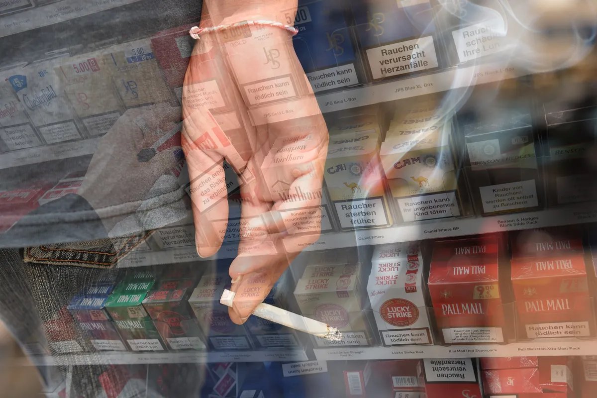 Britanija uvodi doživotnu zabranu cigareta za sve rođene posle 2008. godine