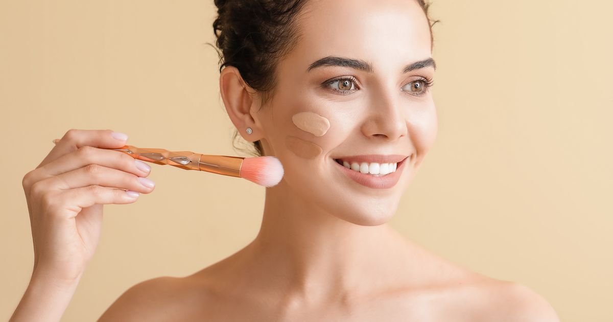 Zbogom teškim puderima: Izgledajte svežije uz nula truda, ovo su trendovi za šminku ovog proleća