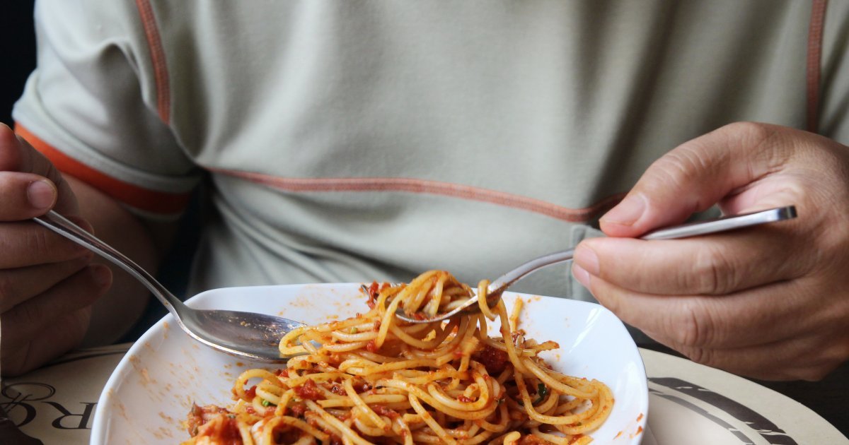 Integralna pasta sa paradajz sosom: Recept za obrok koji drži sitost i stabilizuje nivo šećera u krvi