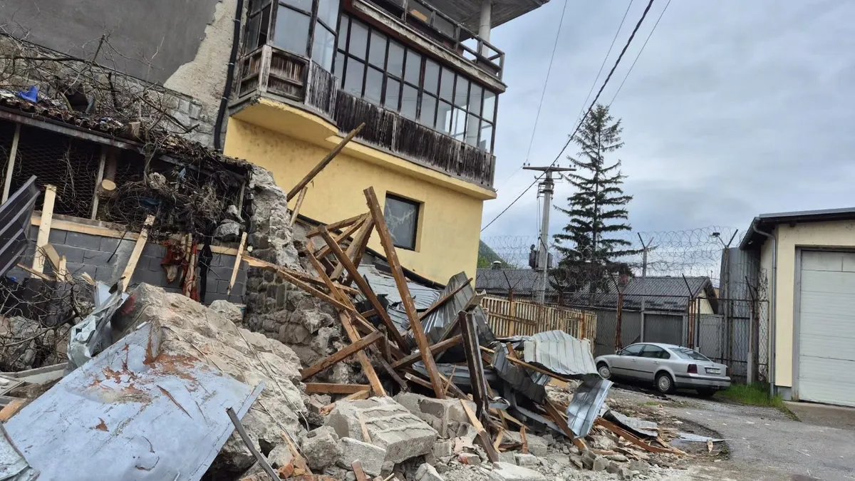 Porušene garaže u Severnoj Mitrovici čiji su vlasnici Srbi