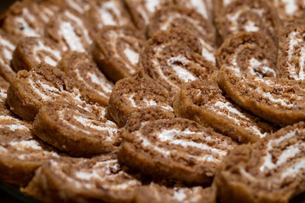 Slatki rolat koji se ne peče: Za ljubitelje kokosa ovo će biti pun pogodak, a svaki put biće vam vrhunski