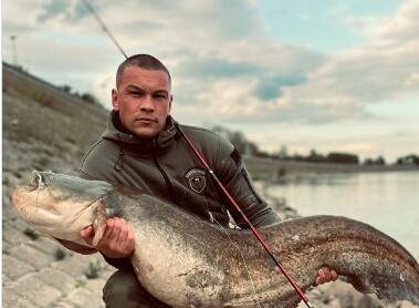 NAROD OČIMA NE VERUJE ŠTA JE IZVUKAO IZ DUNAVA! Aleksandar iz Loznice ovakvu neman čekao 25 godina, a onda poveo pravu bitku s kapitalcem (FOTO)