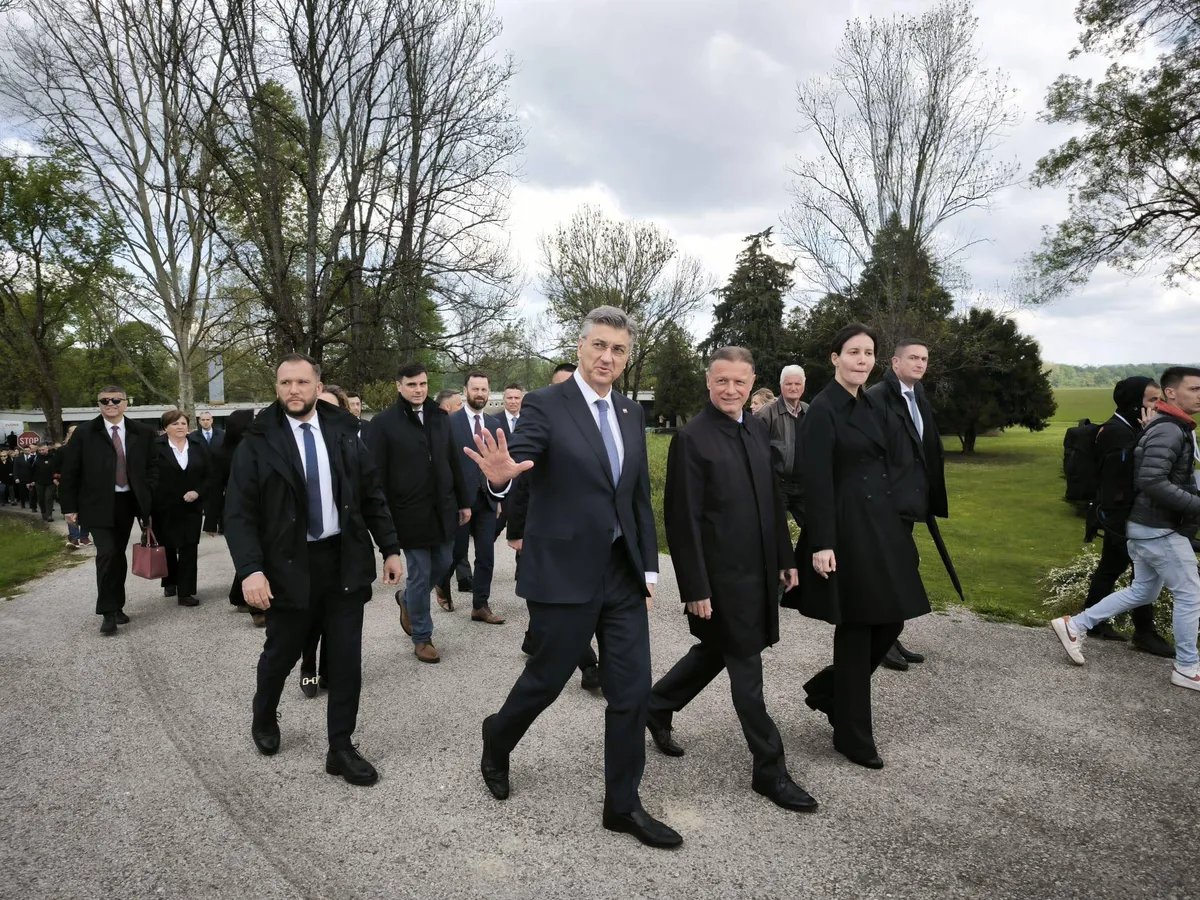 Državni vrh Hrvatske u Jasenovcu odao počast žrtvama ustaškog logora