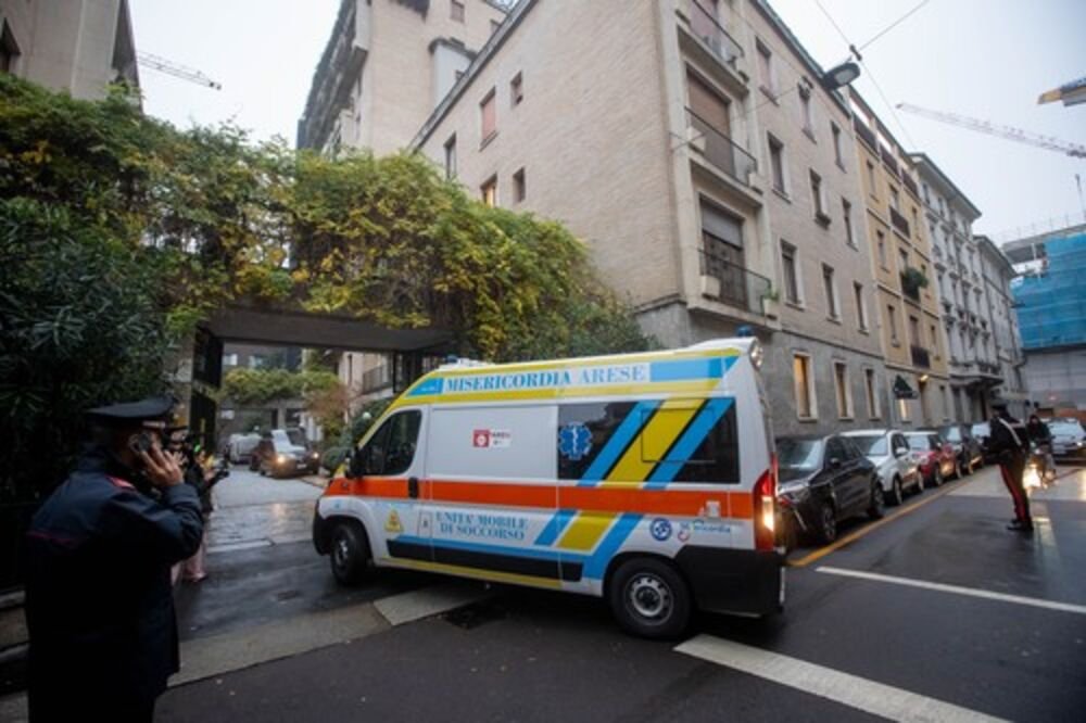 JEZIVA TRAGEDIJA U ITALIJI: Majka bacila troje dece sa terase, pa i sama skočila u smrt, dok je otac... (VIDEO)