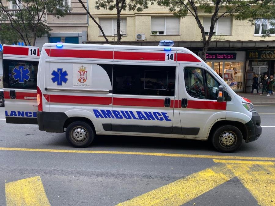 DEČAK (15) OBOREN U NOVOM SADU! Udaren van pešačkog prelaza, hitno prevezen u bolnicu