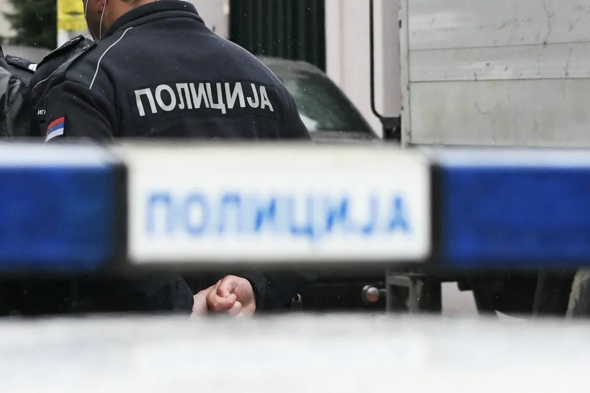 "Vozač-samoubica" na putu kod Žablja: Preticao automobile, za dlaku izbegnut sudar VIDEO