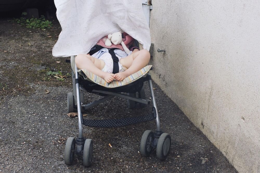 MAJKA POKUŠALA DA PRODA ŠESTOGODIŠNJEG SINA NASRED PICERIJE! Htela da uzme 25.000 EVRA, ali je usledio ŠOK OBRT!