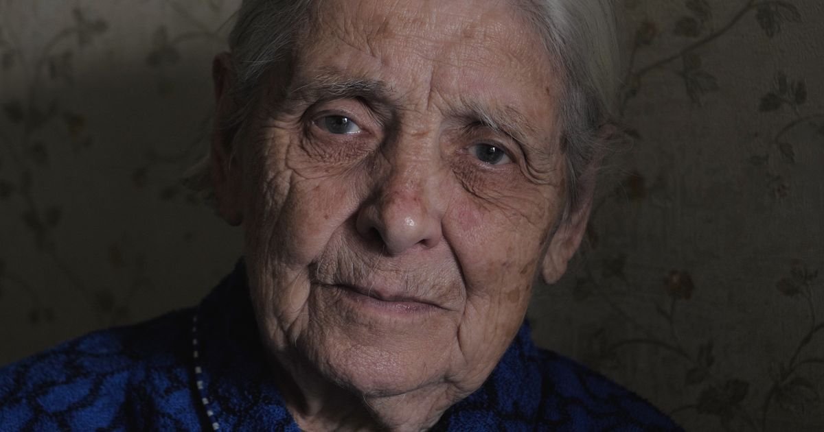 Ležala sam u bolovima, a sin ni da me obiđe: Poslao mi je poruku koju je moje staro srce jedva podnelo