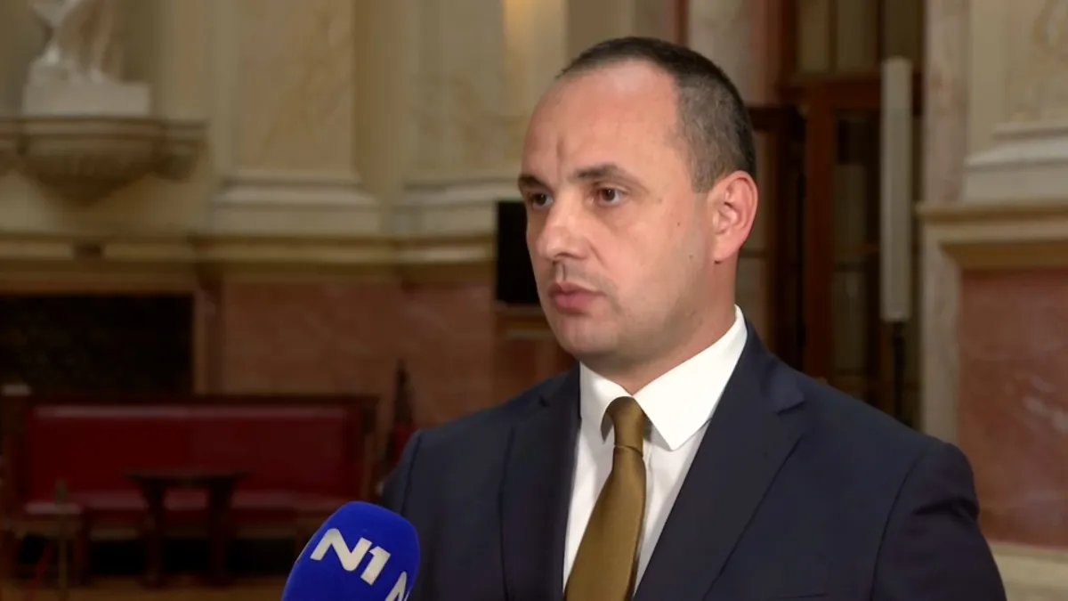 Ivanović: Sednica Skupštine u mnogim segmentima liči na farsu, pokušavaju da vrate poverenje međunarodne zajednice