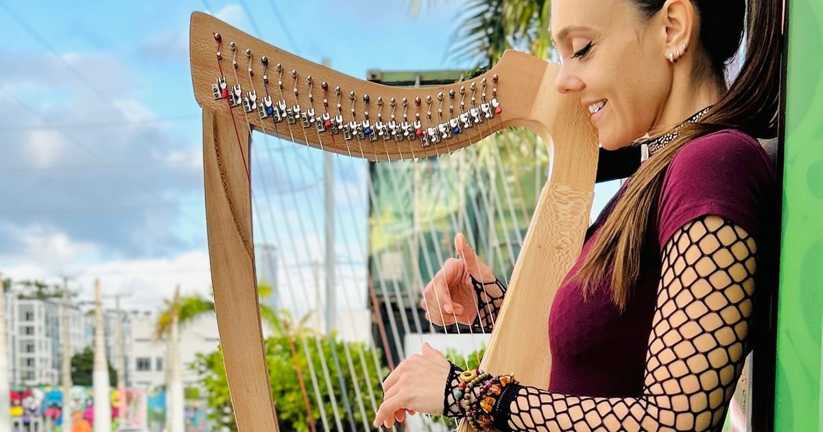 Kako je harfa sa Zvezdare stigla do Maldiva i Balija: Željkina priča o muzici, putovanjima i inspiraciji