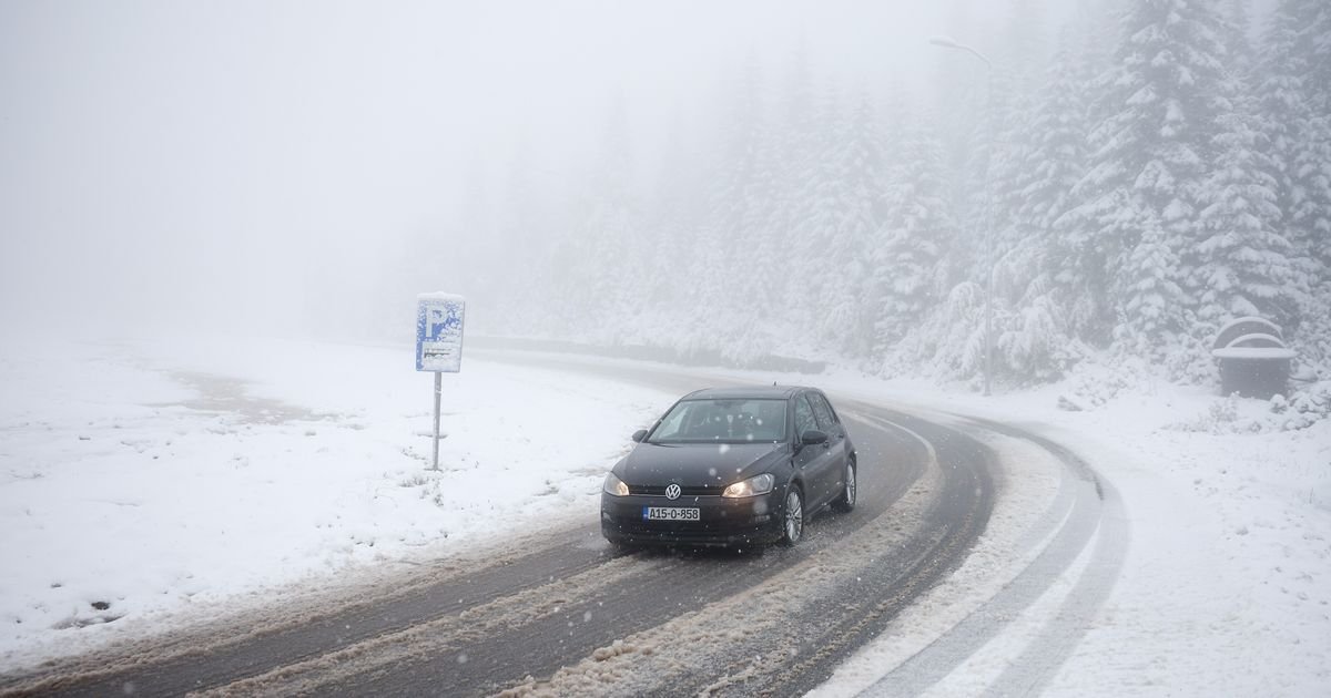 Sneg napravio velike probleme na putu od Pala do Jahorine: Prizor sa saobraćajnice kao da je januar