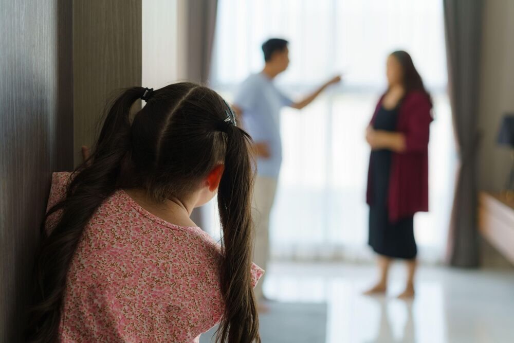 "Dete može čak završiti i u hraniteljskoj porodici zbog nesporazuma": Stručnjaci o novim pravilima o roditeljstvu