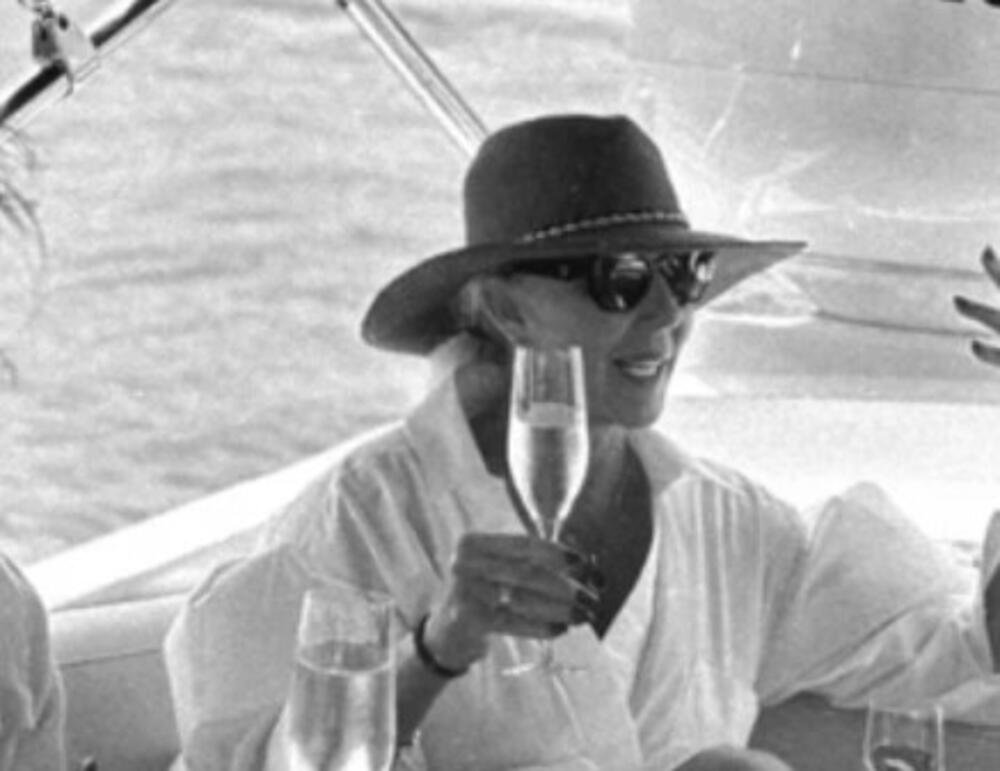 LOVA JOJ KAPLJE, A DA NIKO NE ZNA! Otkriveno koji je drugi BIZNIS Lepe Brene! Vodi ga već 29 godina i to TAJNO!