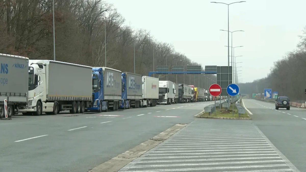 AMSS: Kamioni na Batrovcima čekaju pet sati