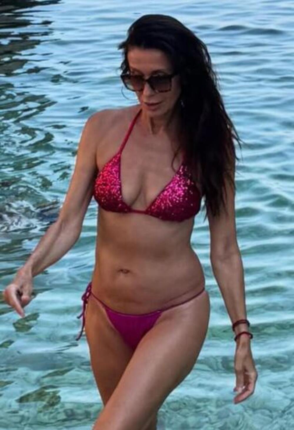 MUŽ JE NAVODNO VARAO BOLESNU, A SAD JOJ PLAĆA VRTOGLAVU CIFRU! Evo koliko joj leže na račun - Srbi u čudu