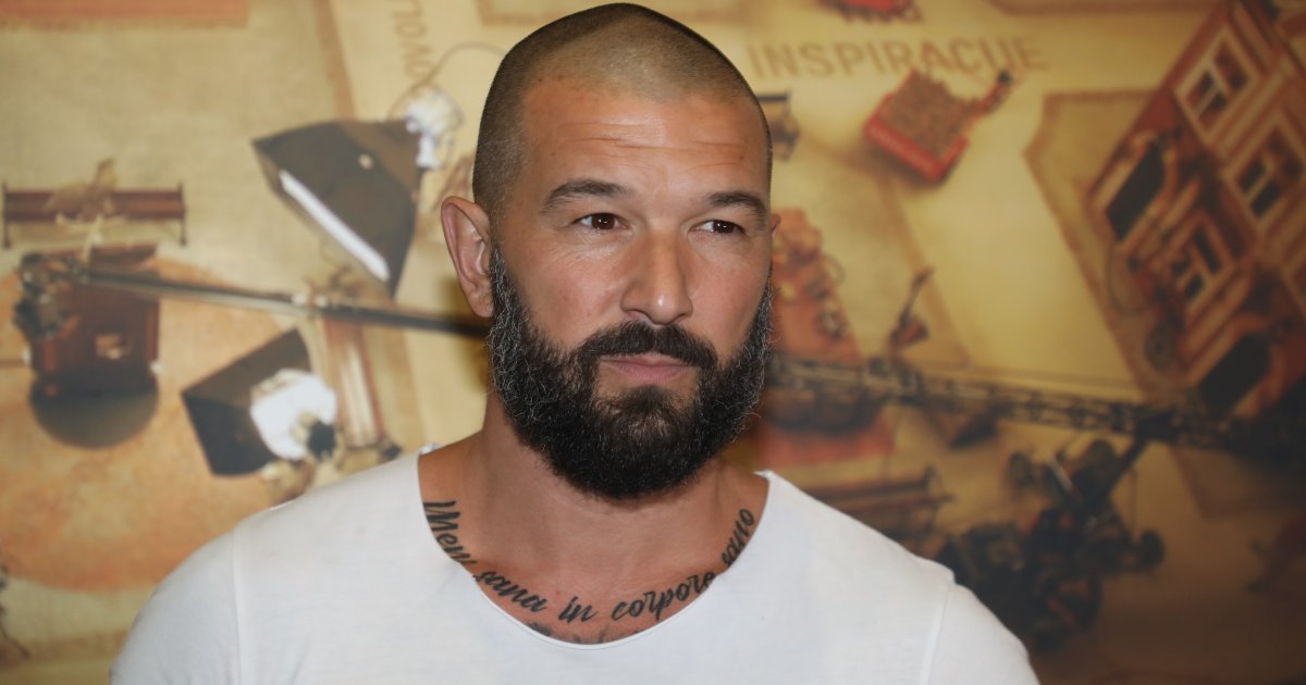 "Čuo sam da ima drugog" Lakić se oglasio nakon raskida - napustio stan: "Bilo je neprijatno, pred detetom..."