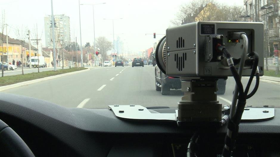 Kod Požege zaustavljen vozač koji se u zoni škole kretao brzinom 97 kilometara na sat