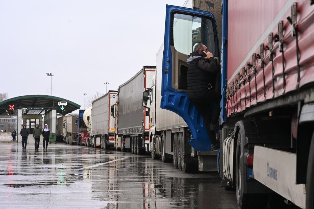 NA NAPLATNIM STANICAMA NEMA ZADRŽAVANJA: Na prelazima Batrovci, Kelebija i Horgoš teretna vozila čekaju pet sati na izlaz