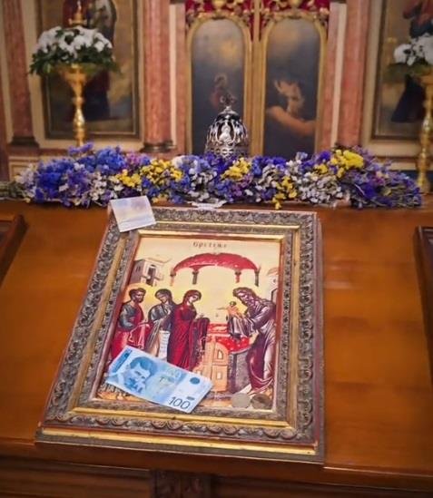 Gde treba ostaviti dobrovoljni prilog prilikom celivanja ikone? Teolog Đurđević otkrio gde mnogi vernici greše