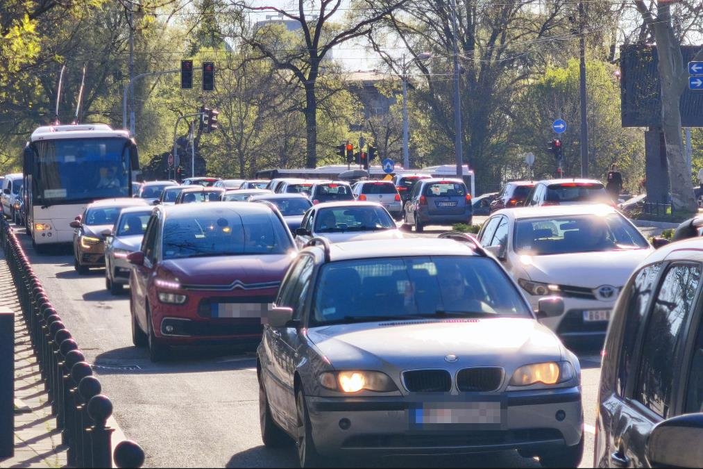 Beograd u kolapsu: Gužve u svim ulicama, vozači ne znaju kuda da idu, ceo sat provedu u autu za 7 kilometara