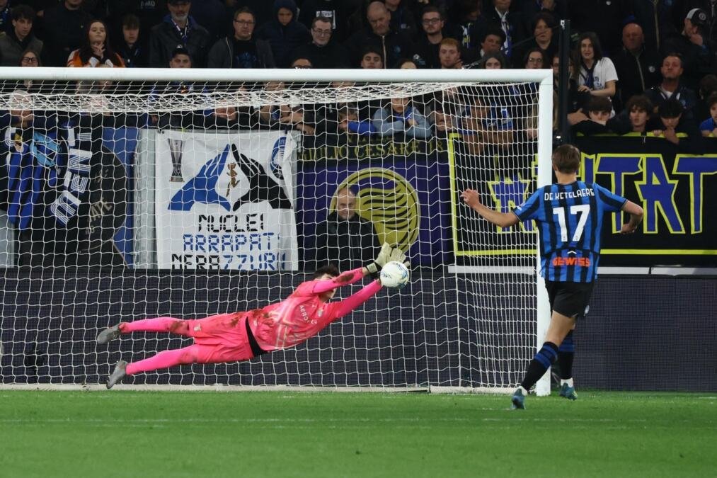 NE JEDAN, NE DVA, NE TRI... NESTVARNI KLINAC IZ ITALIJE ODBRANIO ČETIRI PENALA! Čudesna partija anonimnog golmana odvela Lacio u borbu za trofej! (VIDEO)