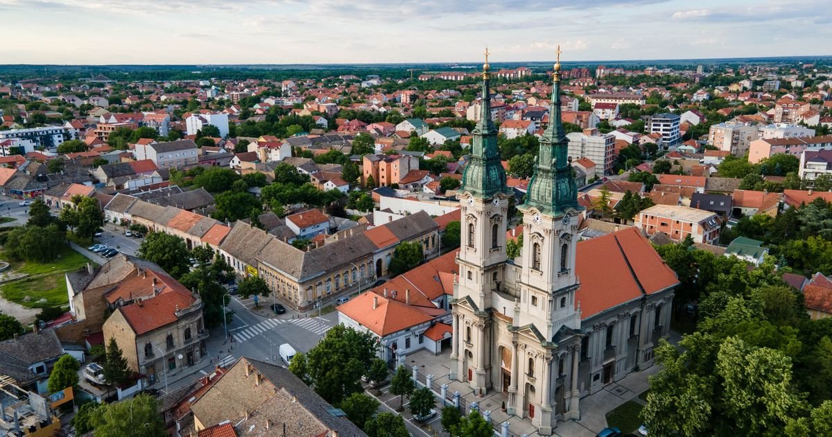 "Pančevačka st**a" Ulica kao DIVLJI ZAPAD: Objavljen šok snimak, počupan znak, kola na sve strane