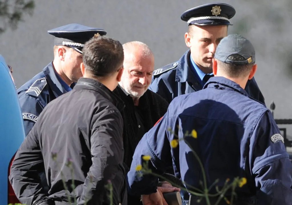 "Zaklinjem se svojom čašću i imenom..." Rasvetljena likvidacija jugoslovenskog kralja kocke koji je 2009. godine lepio bizarne plakate po Beogradu