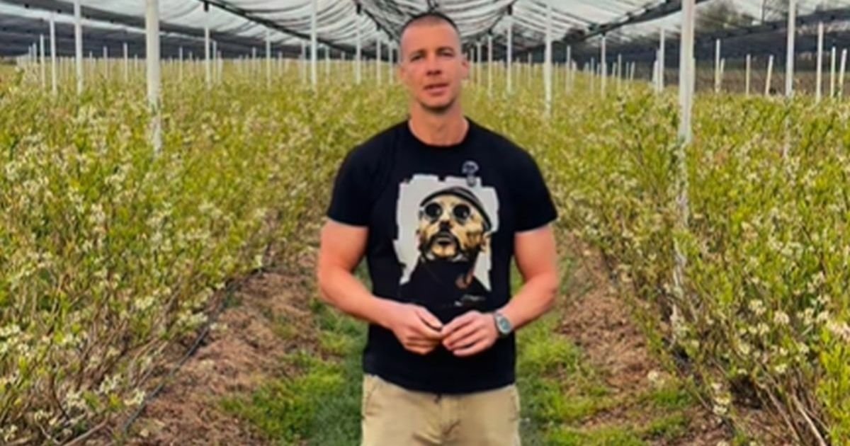 Plakao kao kiša na sahrani Duleta Vujoševića, bio miljenik Grobara, sada je poljoprivrednik