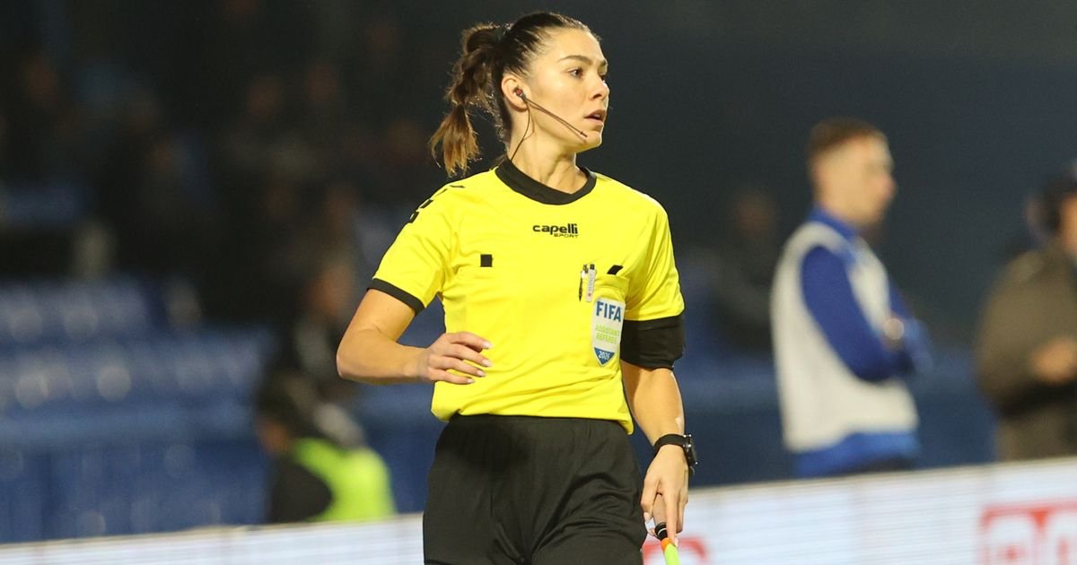 Svi su gledali u sudiju na meču Karaburmi: Lepa Aleksandra "ukrala šou" na meču OFK Beograd - Čukarički