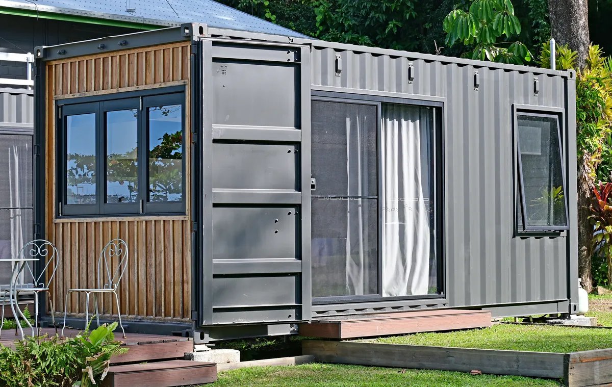 Nije imao para da izgradi klasičnu kuću, pa je kupio kontejner za 5.500 evra i napravio nešto još bolje