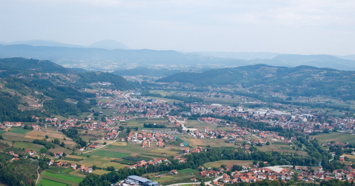 Nije samo prestonica malina: Grad na 200 km od Beograda krije pećinu, reku i banju o kojoj se malo govori