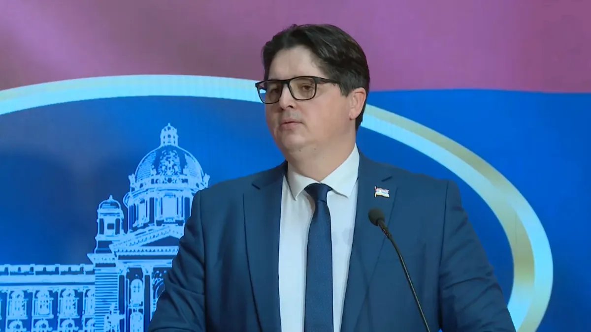 NLS: Mrdić u hodniku skupštine pretio Parandiloviću: "Znam gde živiš, pazi se kad budeš ulazio u zgradu"