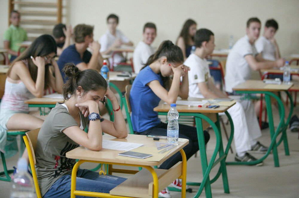 Poznato koliko je mesta predviđeno za buduće srednjoškolce: Oglasili se iz Ministarstva prosvete