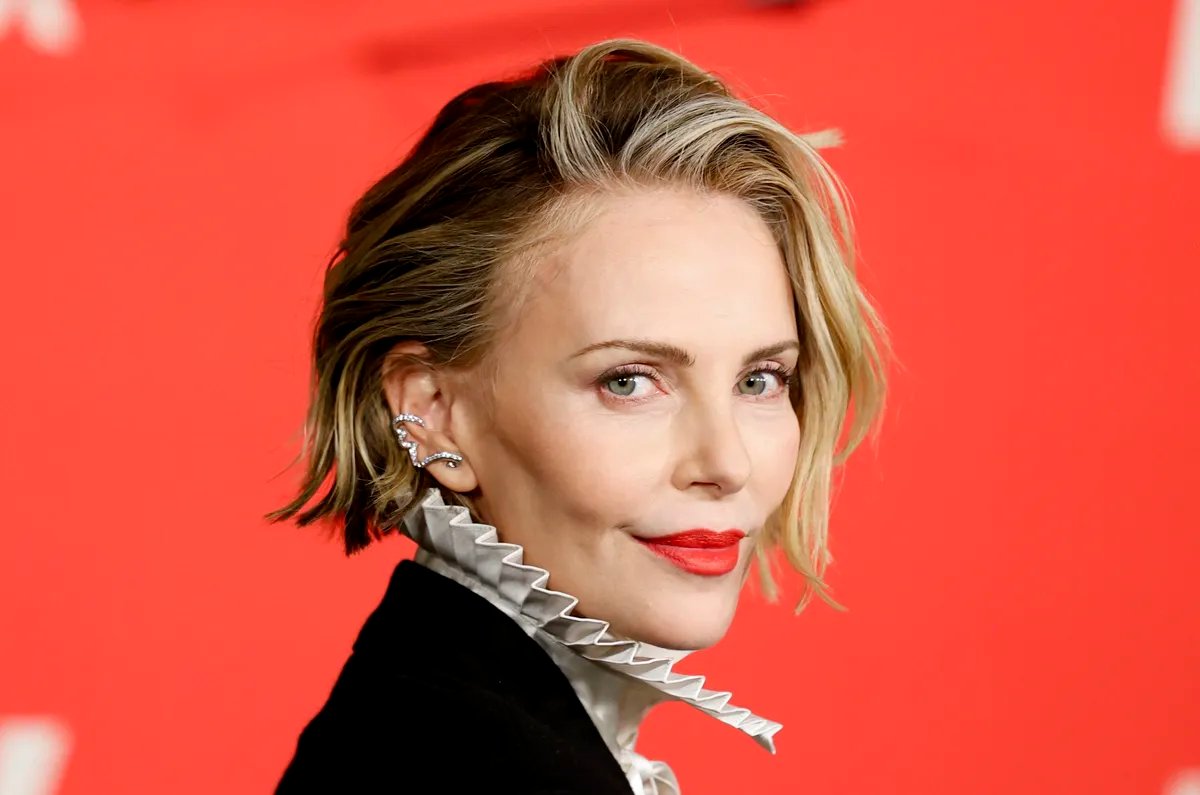 Šarliz Teron pokorila Njujork u nikad atraktivnijem izdanju: O ovom stajlingu svi pričaju FOTO