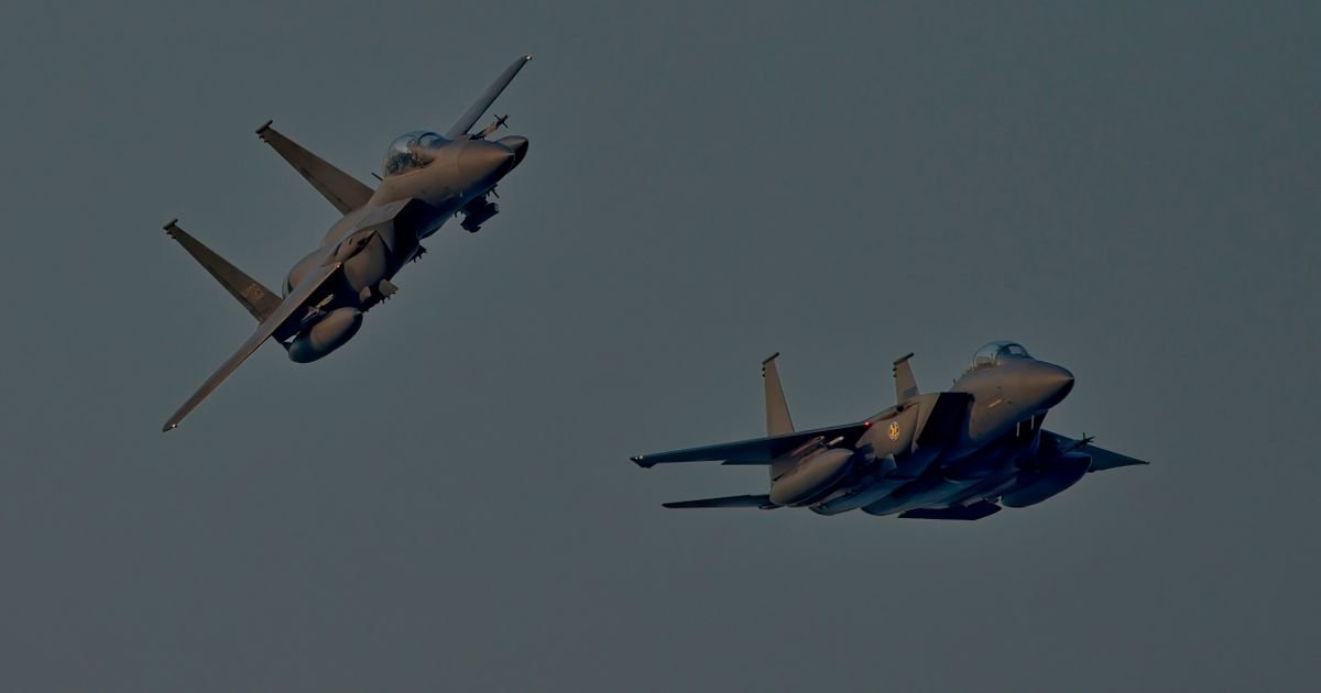 Piloti pravili selfije, pa sudarili borbene avione: Nesvakidašnji slučaj okončan na nesvakidašnji način