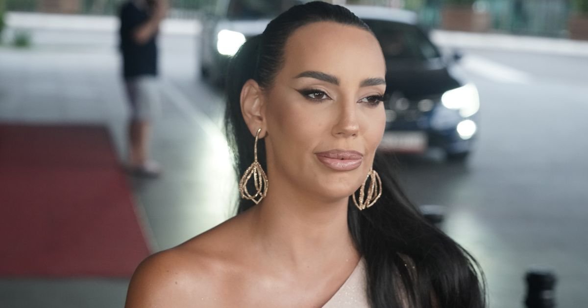 "Zvali su me klempava i daska": Katarini Grujić otac pomogao da ugradi silikone, a evo kako je mama reagovala