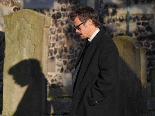 Najtajanstveniji par u svetu poznatih planira venčanje? Pevač i glumica "uhvaćeni" u šetnji, a ceo svet bruji o prstenu!