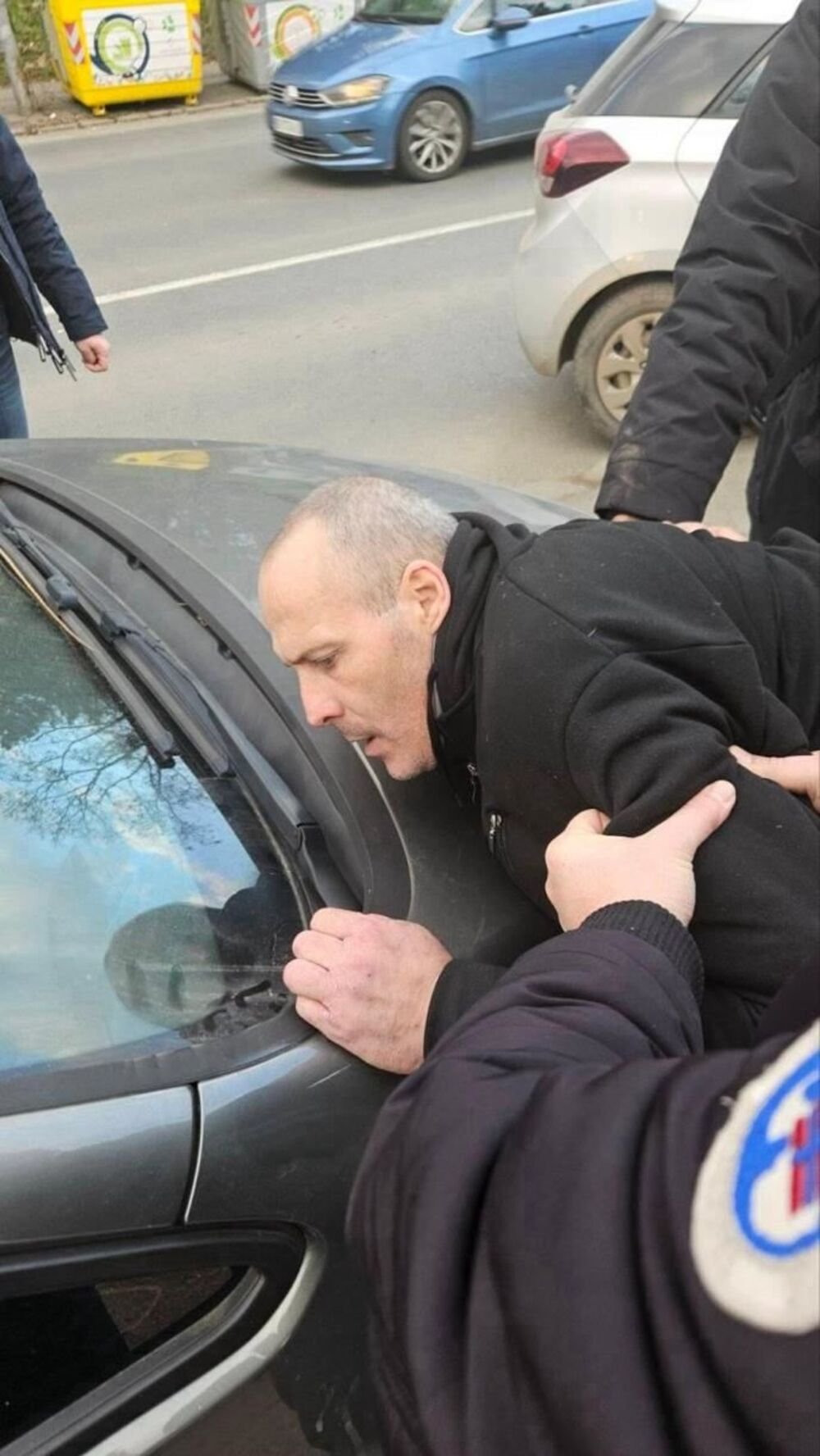 "Bio sam pod dejstvom heroina i lekova..." Saslušan muškarac koji je nožem izbo baku na Novom Beogradu