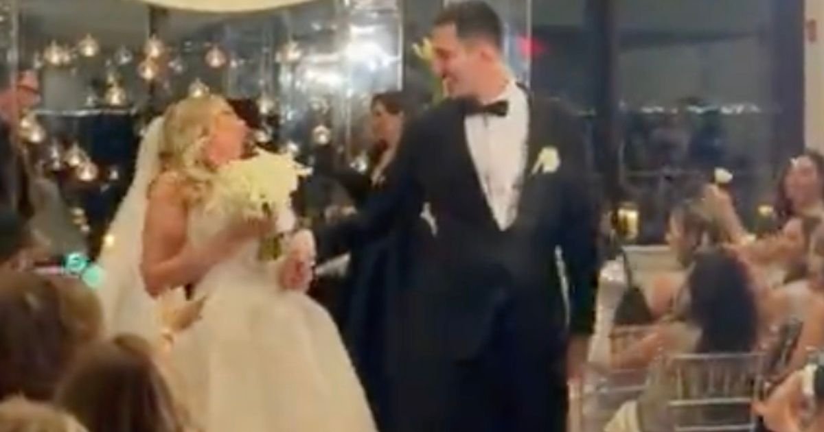 "JOŠ JEDNA ZLA SVEKRVA": Mlada krenula ka oltaru, a onda se desio incident koji je zapalio mreže