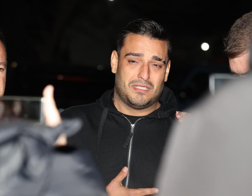 "DOŠLI SU NA SAHRANU ZBOG PROMOCIJE..." Prva ispovest Darka Lazića o smrti brata: Isplačem se i izvičem na sav glas...