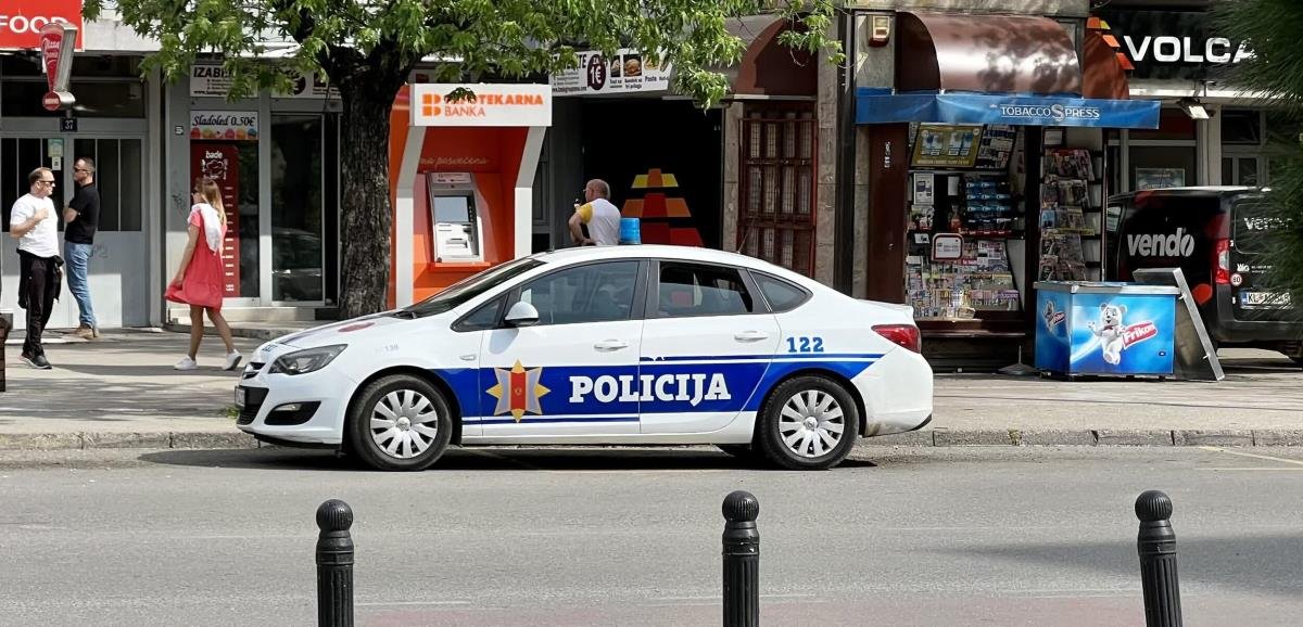 RADNIK POGINUO NA GRADILIŠTU U KUMBORU: Nikšićanin (69) pao sa objekta u izgradnji, u toku je istraga