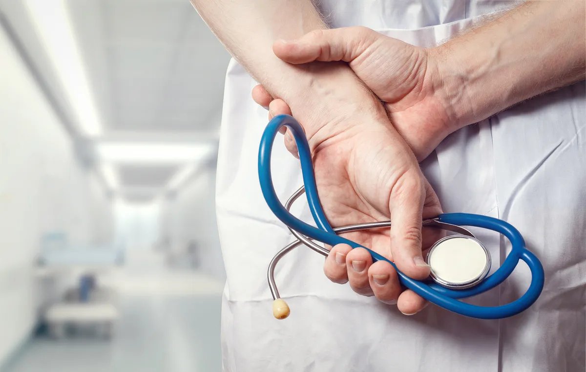 Tribina u Nišu: Imamo 2.100 specijalista manje nego 2012. godine, nedostaje 500 pedijatara