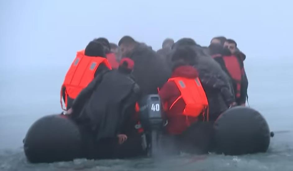 NOVI SPORAZUM VELIKE BRITANIJE I FRANCUSKE: Evo šta će raditi u cilju smanjenja broja migranata koji prelaze Lamanš