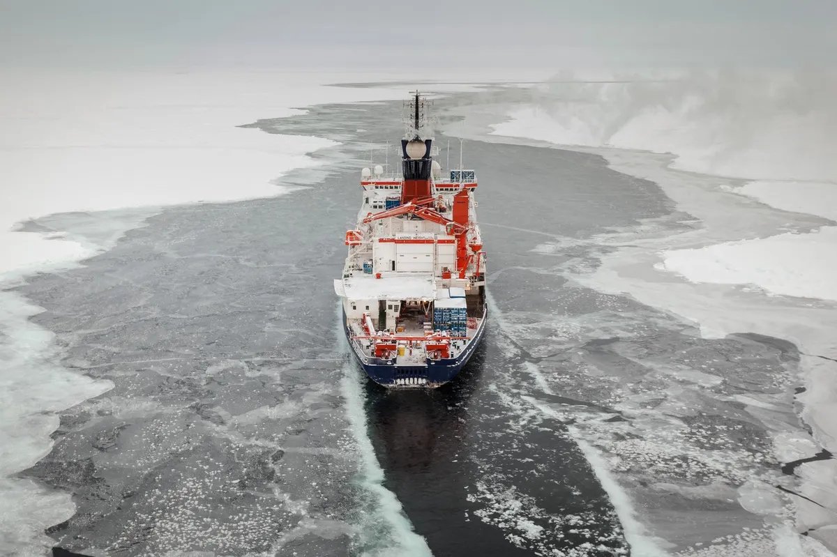 Brod Polarstern otplovio do "krajnjeg dela sveta" i naučnici su imali šta da vide: U daljini se pojavilo ono čemu ljudske oči nikada pre nisu svedočile