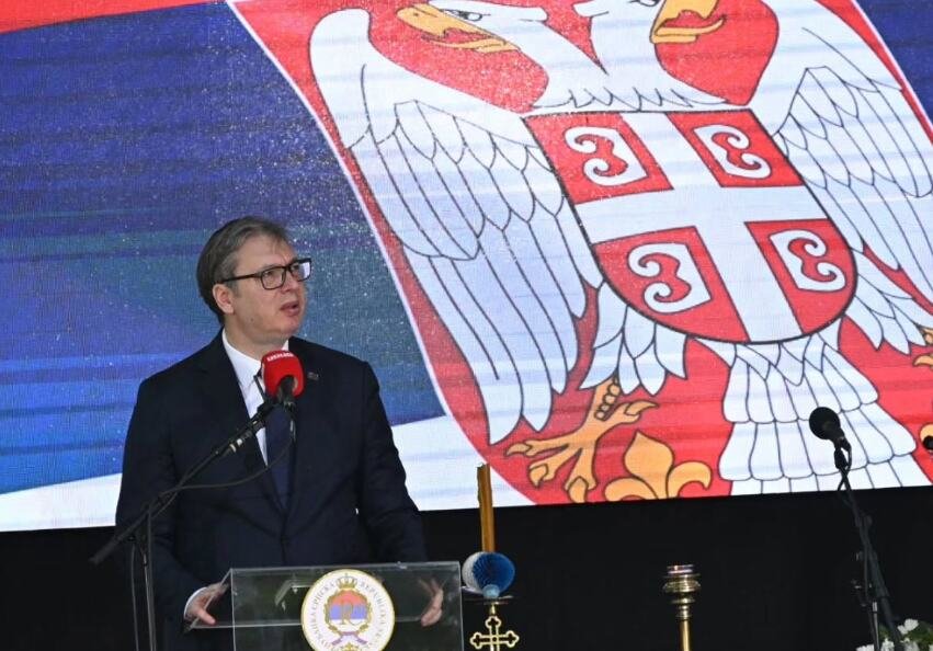 VUČIĆ SA JEDNOM MIŠLJU PUTUJE U FRANCUSKU! Predsednik se oglasio i poručio svima šta mu je NAJVAŽNIJE (FOTO)